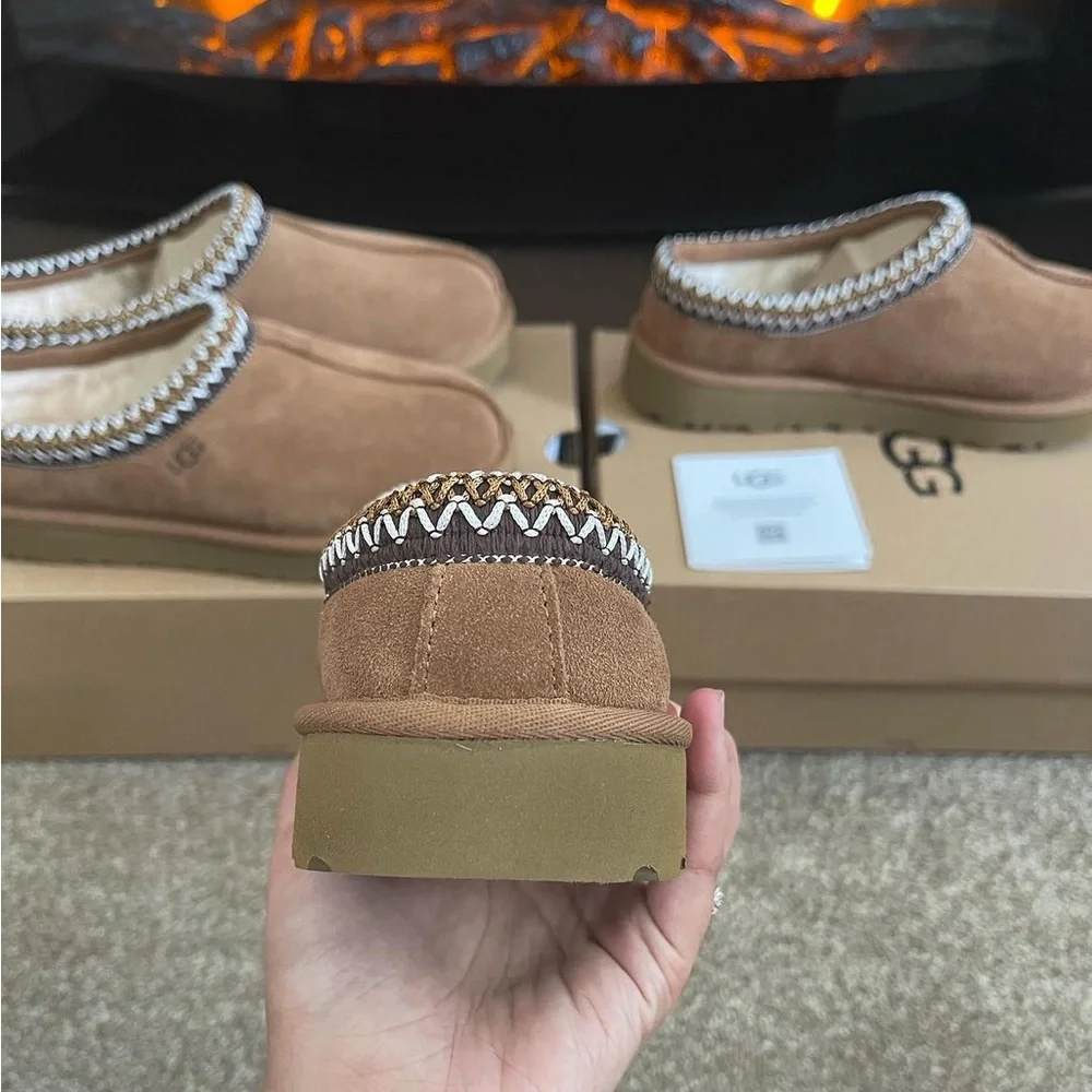 LAST CHANCE | NWT UGG Tasman in Chestnut/Brown Sheepskin Slippers - Picture 4 of 7
